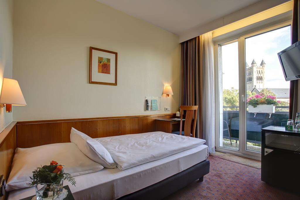 Trip Inn Hotel Esplanade, Duesseldorf Экстерьер фото